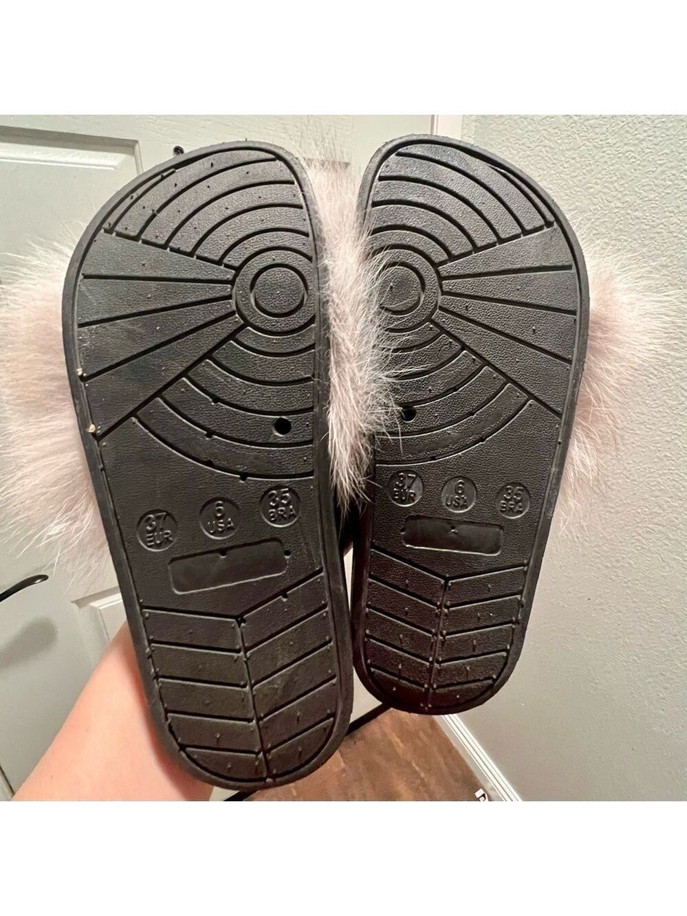 PATRICIA GREEN black slides with fur.. Size 6 - Picture 5 of 6
